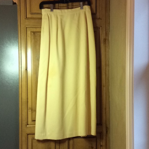 FINAL SALE PRICE Breeches Pleated Yellow Wrap Skirt in Sz 8 - Picture 4 of 7
